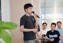 模式包罗硬件发卖、办事分成以及取物业